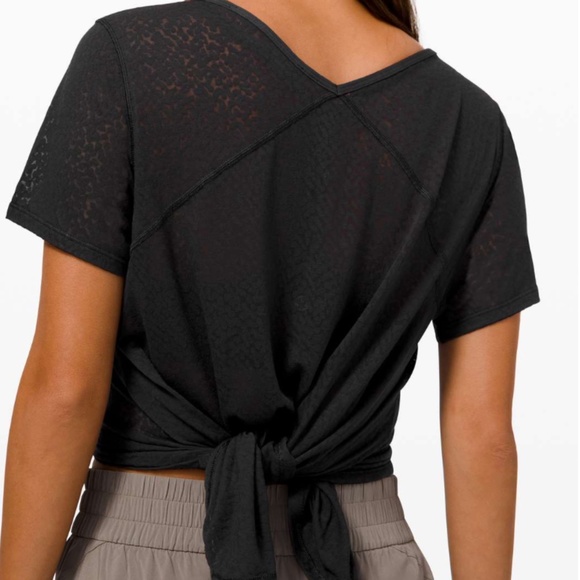 Lululemon Black Loop Around Tee - Black - Size 4 - BNWT - Picture 2 of 8